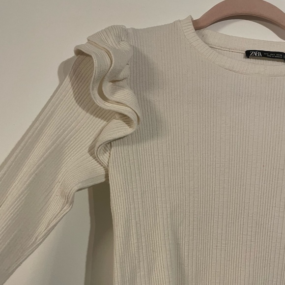 ZARA Ruffle Top - Picture 2 of 5